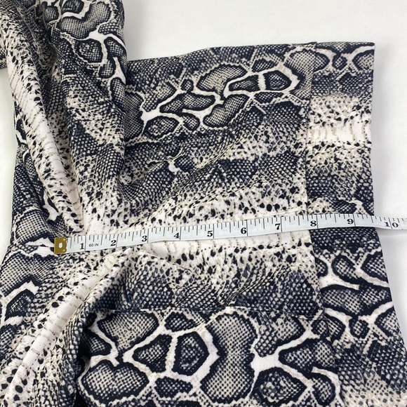 Snake Print Reptile Flared Pull-on Pants Suzy Shier Womens Size Small - Picture 6 of 8
